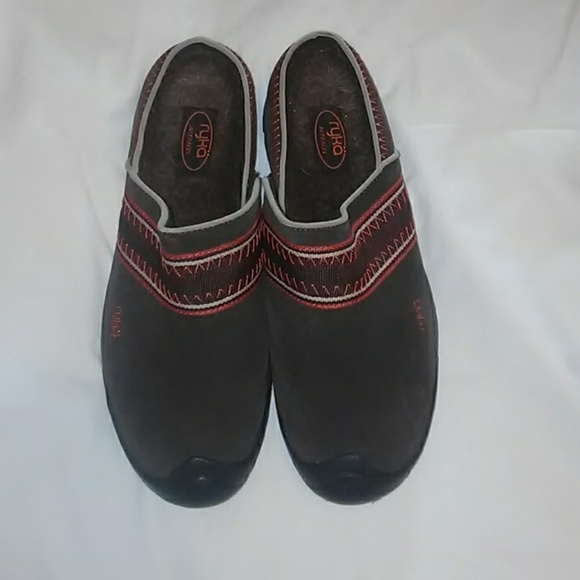 black shoes with small heel